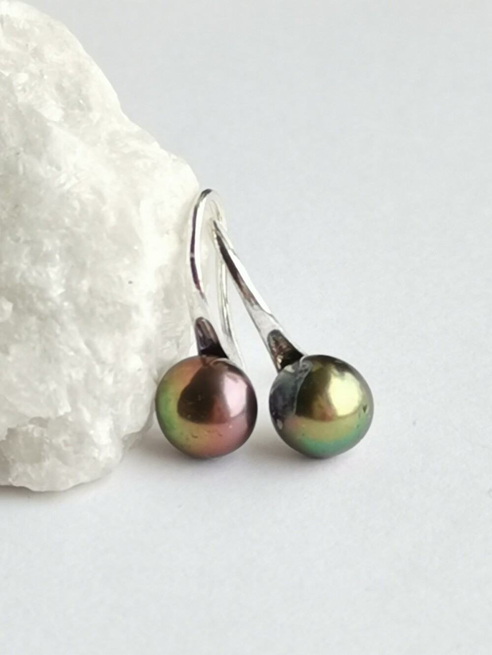Peacock Freshwater Pearl drop earrings 🆕